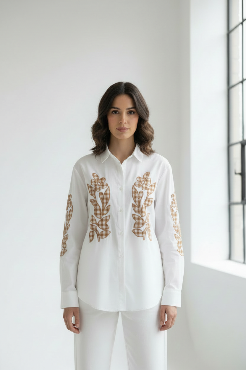 Vista frontal camisa vichy camel
