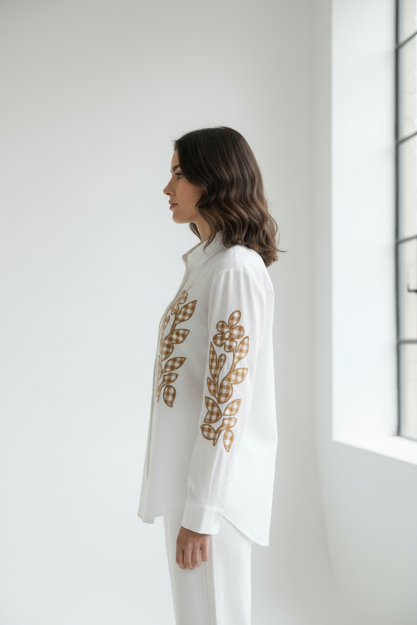Vista lateral camisa vichy camel