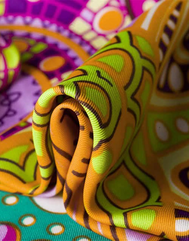 Pañuelo de seda circulos colores amarillo muestra